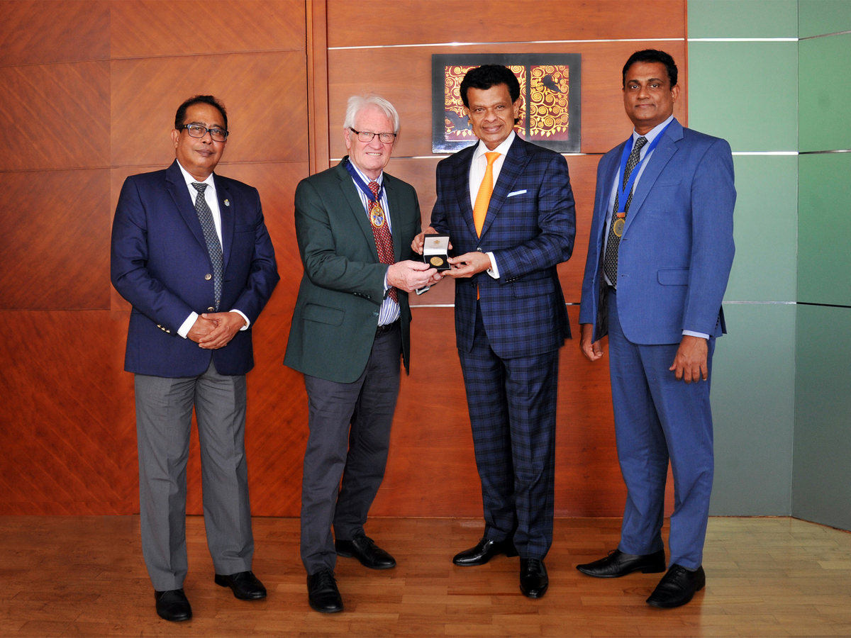 Chartered Shipbrokers UK Medal Conferred On Dr. Parakrama Dissanayake